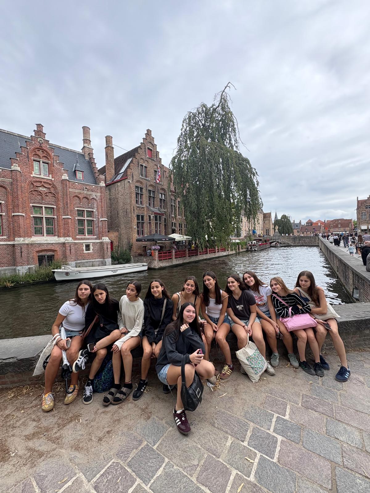 Grupo en los canales de Brujas
